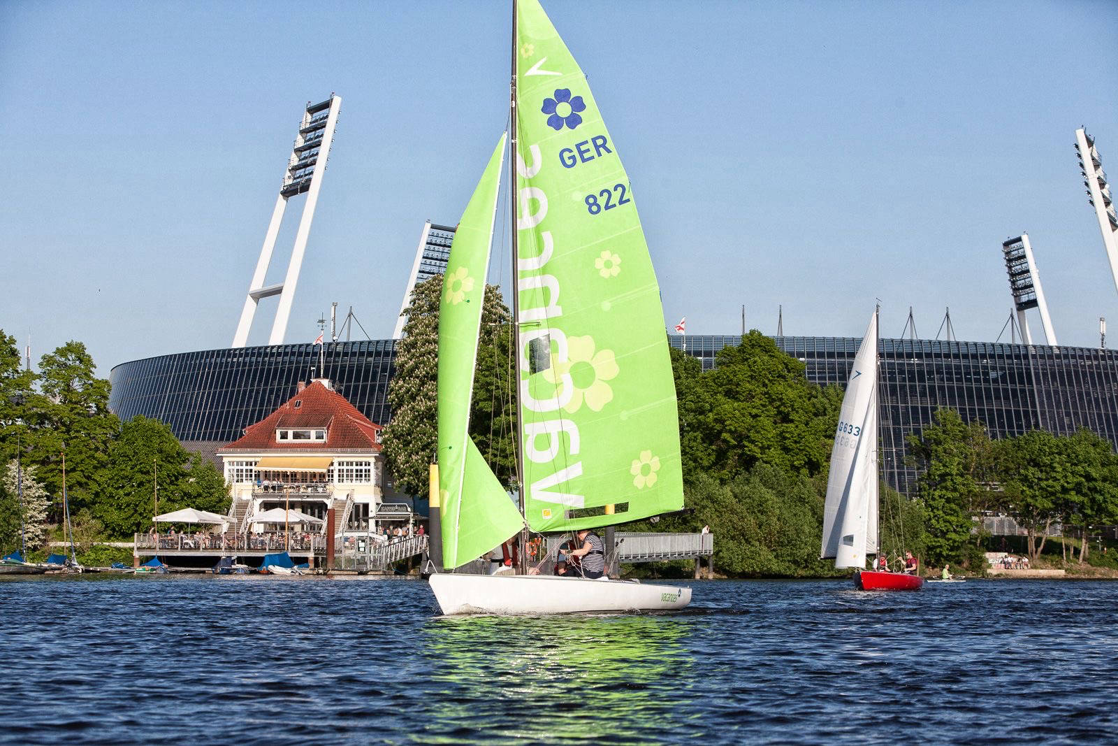 Dyas vor dem Weserstadion in Bremen